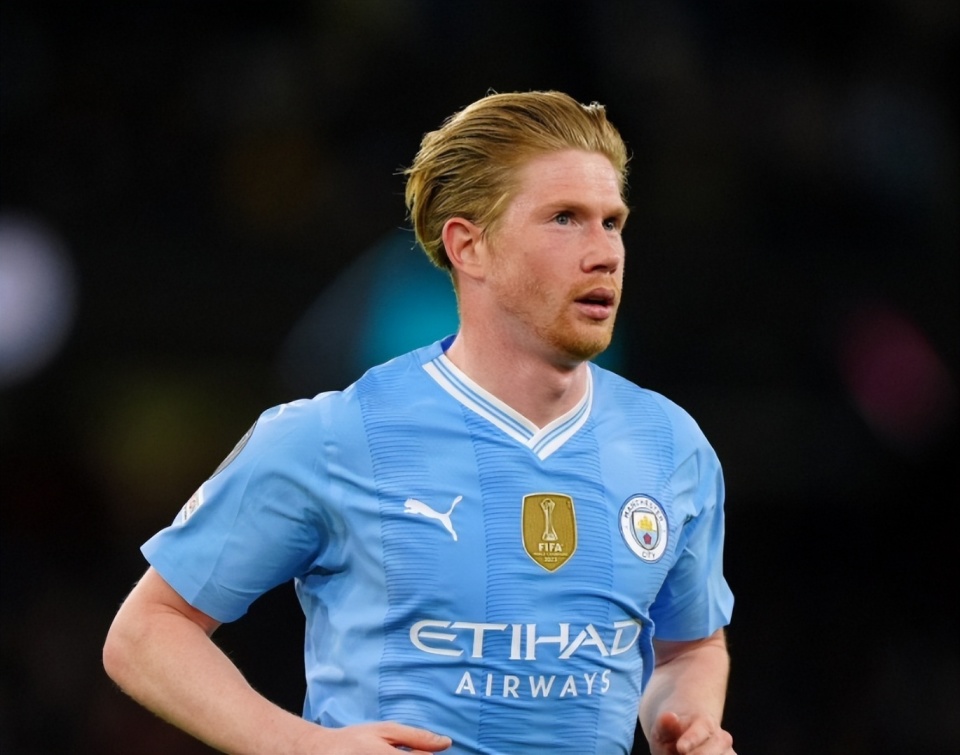 太尴尬！梁靖崑被观众“表白”，一脸严肃，孙颖莎偷笑，队友都懵了