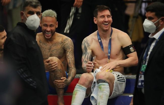 麦卡利斯特：庆祝动作是献给家人的；希望梅西能一直在国家队