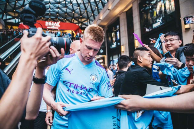 BBC：前曼城球员巴顿因社媒攻击性言论被判6个月监禁