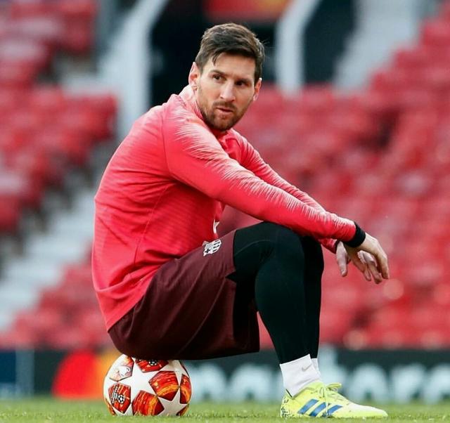 詹姆斯篮板抢断关键时刻锁定胜局