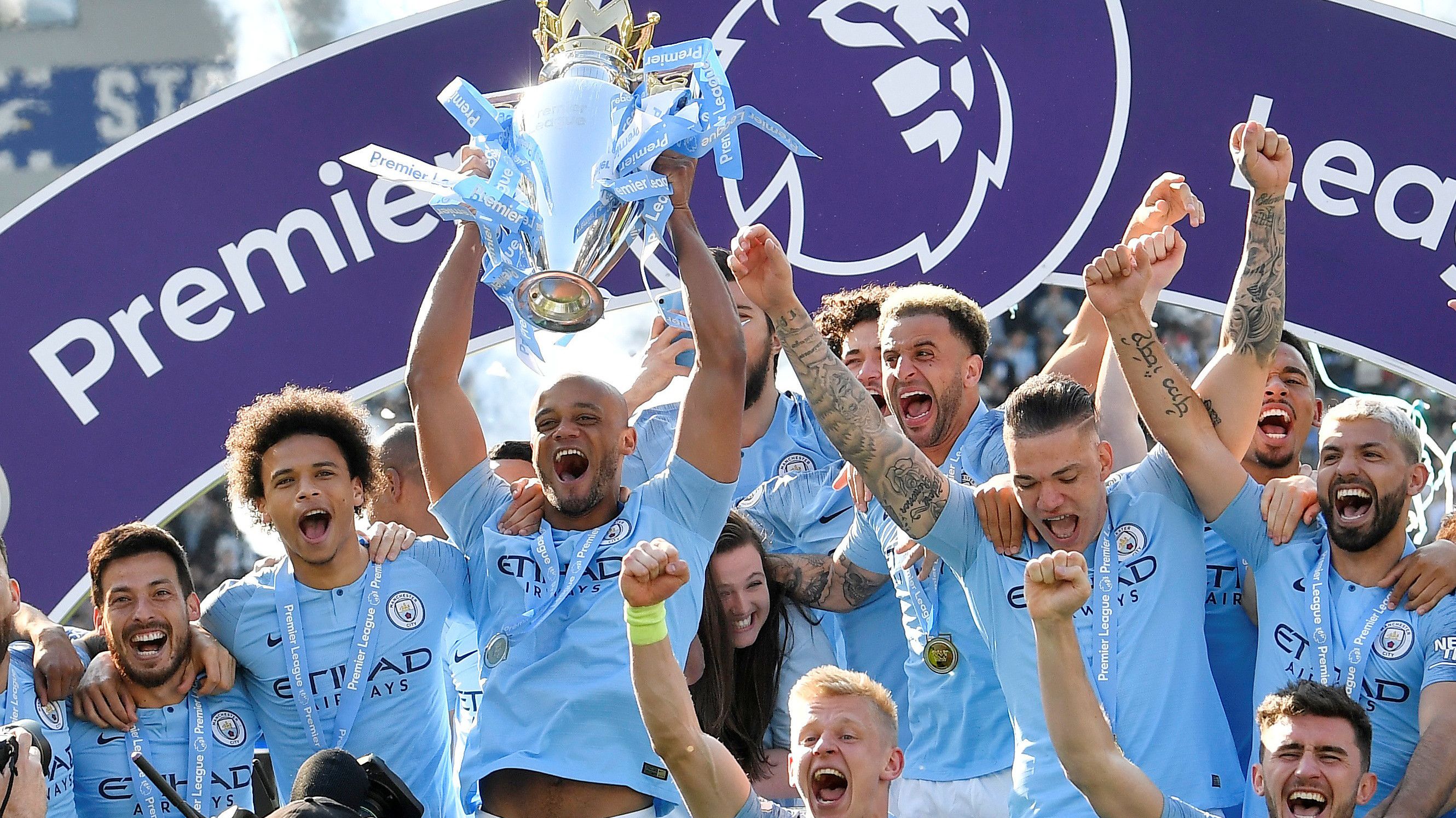 鲁尼：谢什科的控球能力还是比霍伊伦强的，未来会越来越好