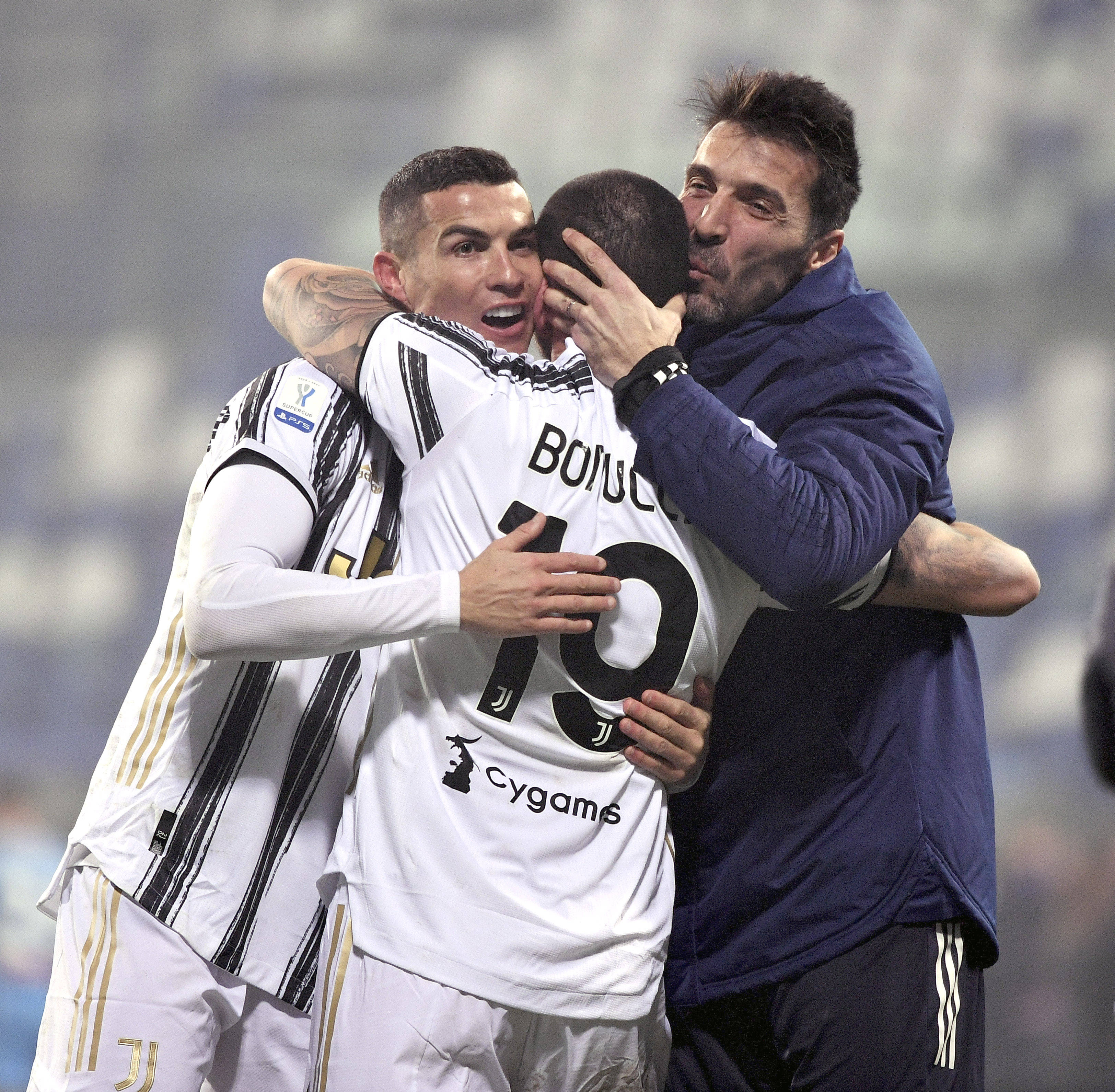 曼联教练席对西汉姆的愤怒反应意味深长