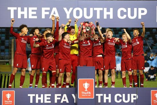 比利亚：西班牙前国脚奎尼是西班牙足球历史上最伟大的射手