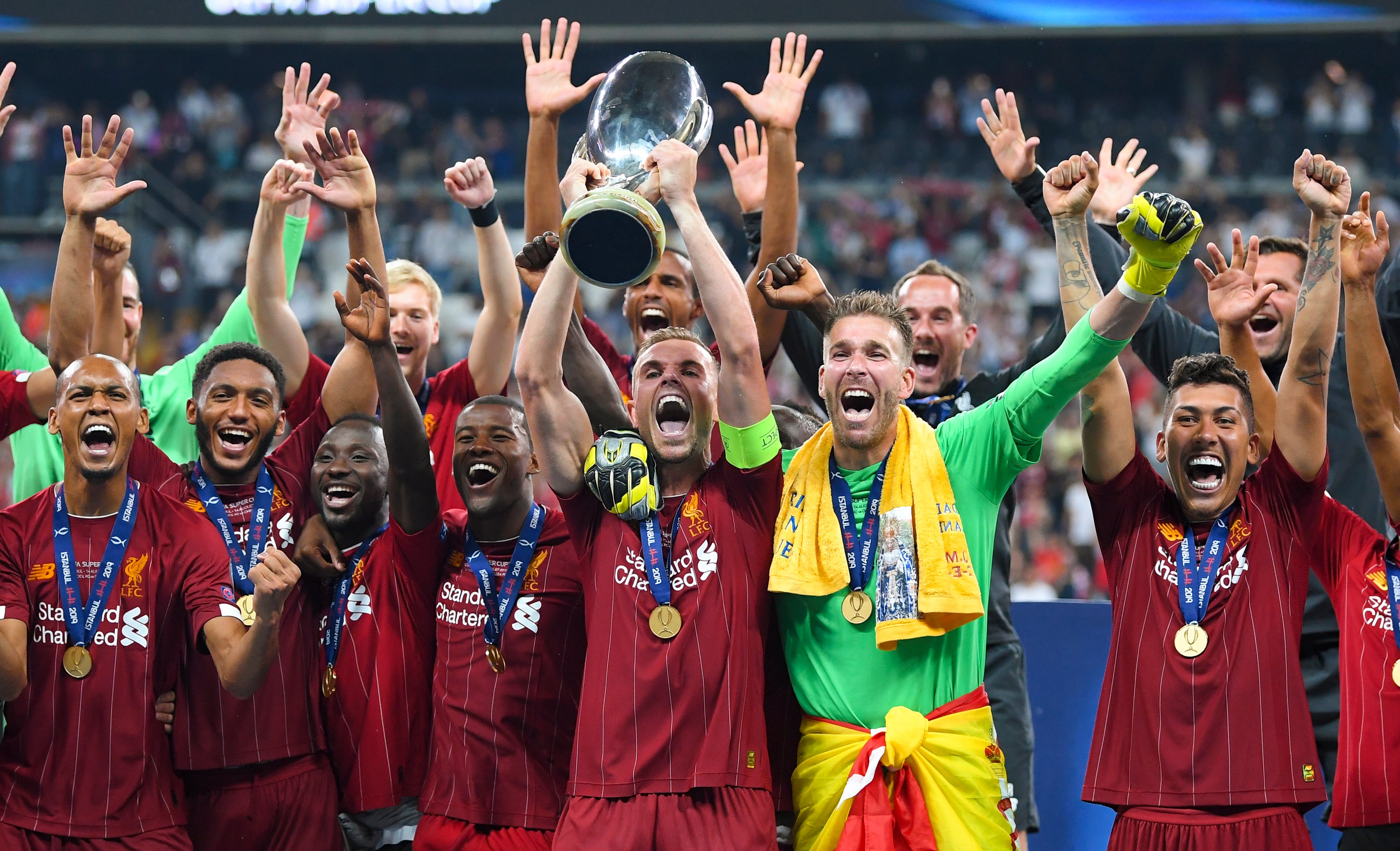 说啥了？詹姆斯把独行侠替补席逗得笑翻天