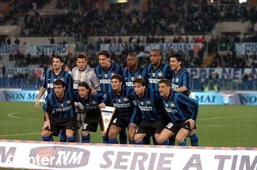 成绩斐然，加斯佩里尼被罗马球迷描绘成魔法师形象画在墙上